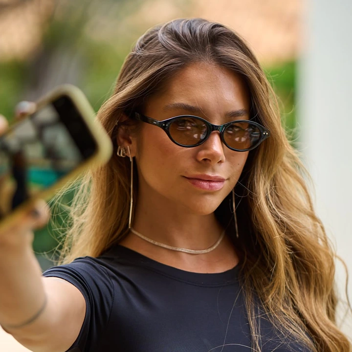 Siga as Óticas Samir no Instagram